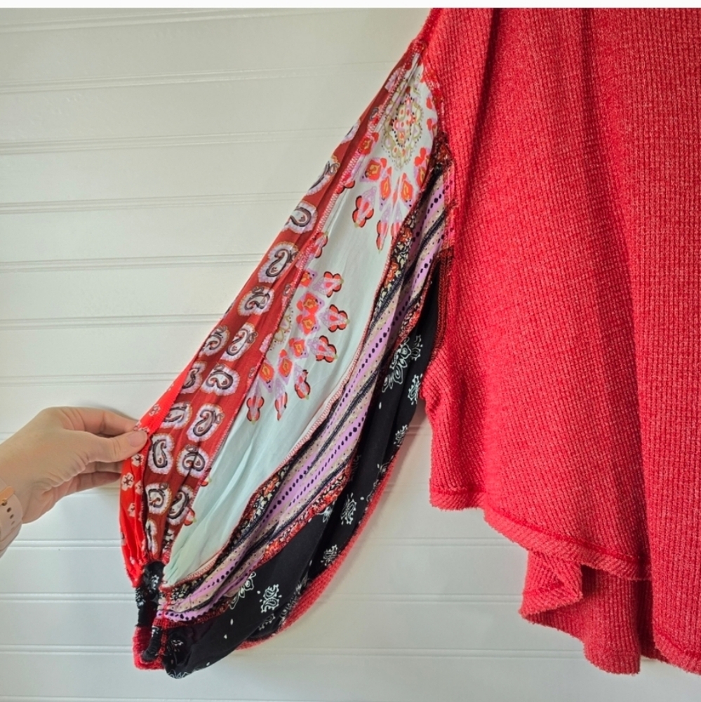 Free People We The Free Bandana Cuff Thermal Top Red Pink Paisley Sleeve - Picture 7 of 10